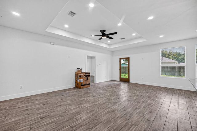 130 E Melville Drive, Crosby, TX 77532