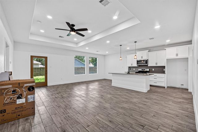 130 E Melville Drive, Crosby, TX 77532