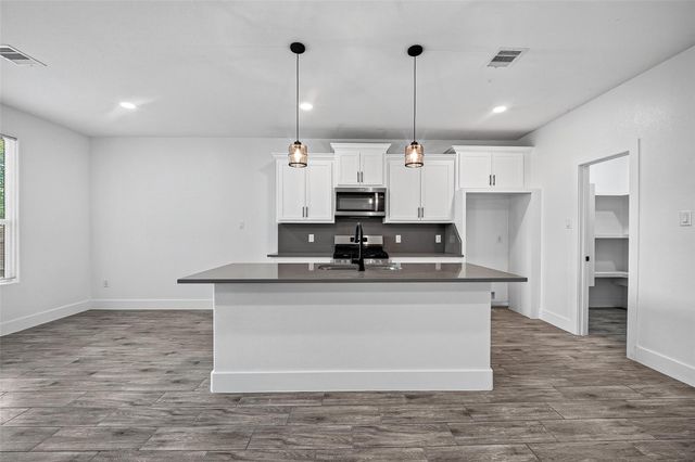 130 E Melville Drive, Crosby, TX 77532