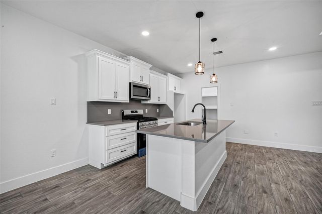 130 E Melville Drive, Crosby, TX 77532