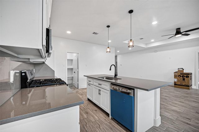 130 E Melville Drive, Crosby, TX 77532
