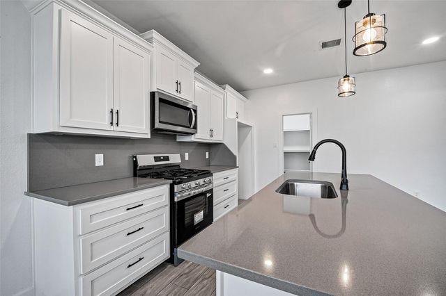 130 E Melville Drive, Crosby, TX 77532
