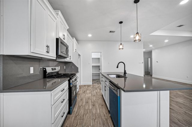 130 E Melville Drive, Crosby, TX 77532