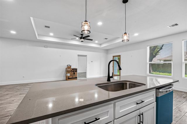 130 E Melville Drive, Crosby, TX 77532