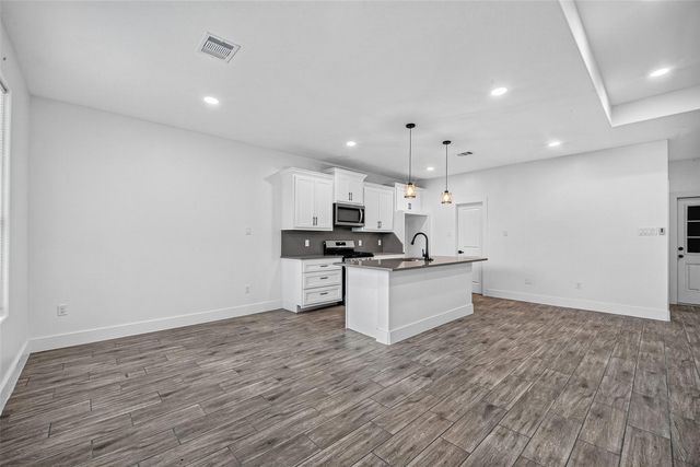 130 E Melville Drive, Crosby, TX 77532