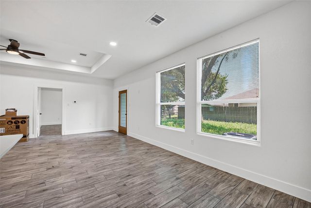 130 E Melville Drive, Crosby, TX 77532