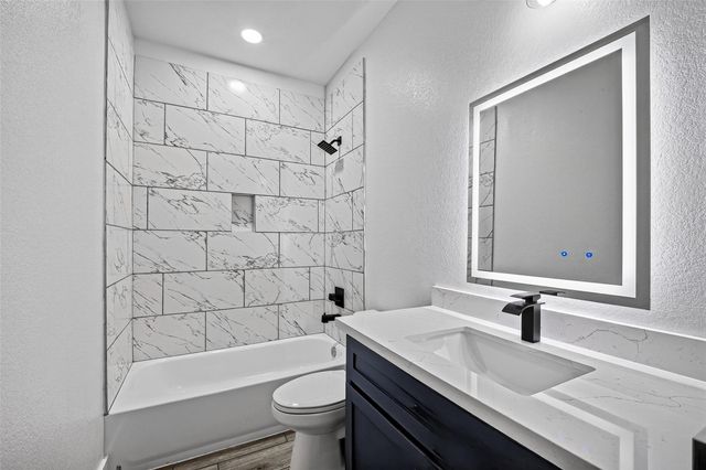 130 E Melville Drive, Crosby, TX 77532