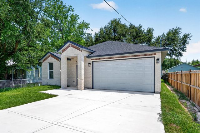 130 E Melville Drive, Crosby, TX 77532