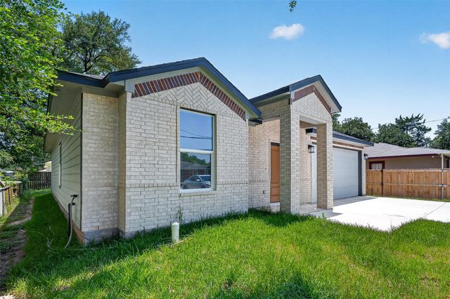 130 E Melville Drive, Crosby, TX 77532