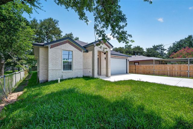 130 E Melville Drive, Crosby, TX 77532