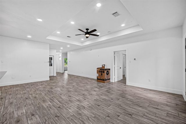 130 E Melville Drive, Crosby, TX 77532