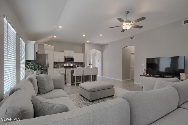 8217 HICKERSON Drive, Canutillo, TX 79835