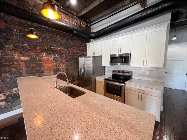 208 23rd St Apt 312, Newport News, VA 23607