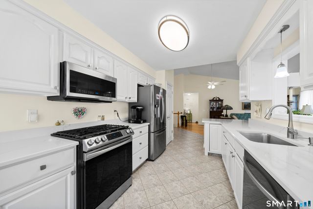 4 Woodbridge Drive 4, Enfield, CT 06082