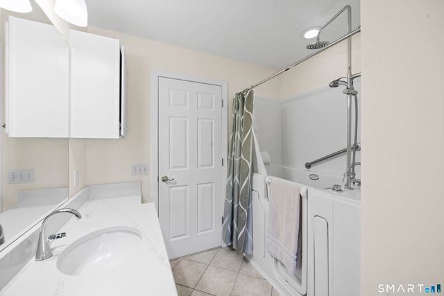 4 Woodbridge Drive 4, Enfield, CT 06082