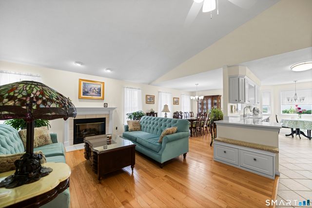 4 Woodbridge Drive 4, Enfield, CT 06082