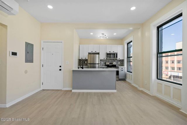 170 Washington Avenue 3A, Albany, NY 12210