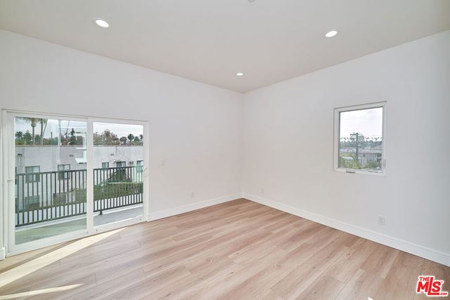 1108 Queen Anne Avenue, Los Angeles, CA 90019