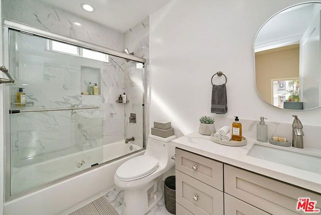 1108 Queen Anne Avenue, Los Angeles, CA 90019