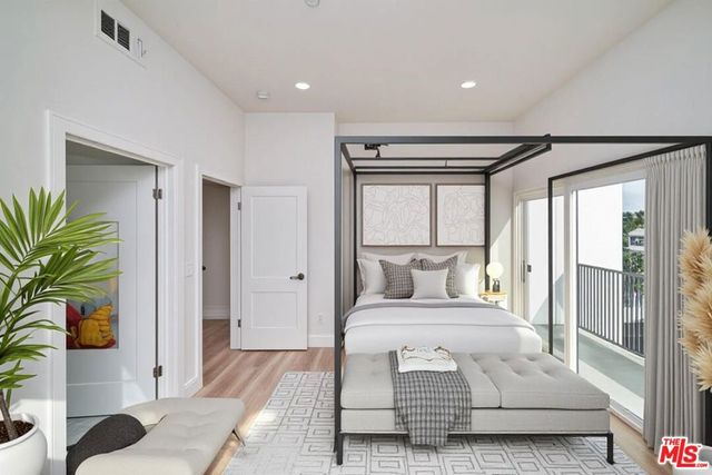 1108 Queen Anne Avenue, Los Angeles, CA 90019