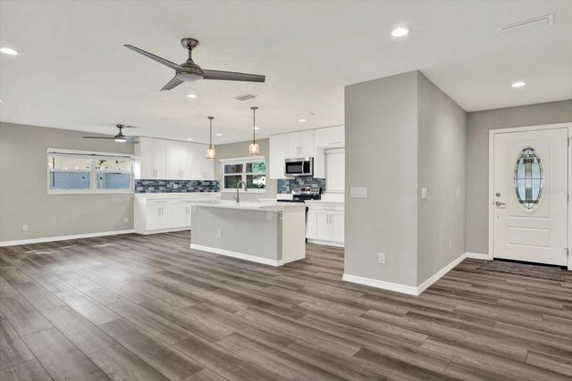 7505 W HENRY AVENUE, Tampa, FL 33615