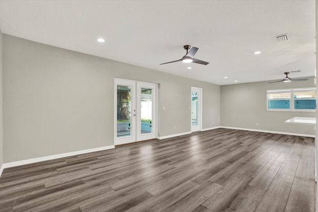 7505 W HENRY AVENUE, Tampa, FL 33615