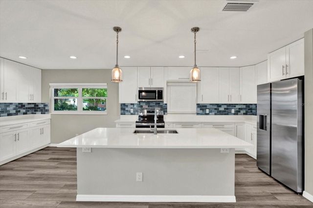 7505 W HENRY AVENUE, Tampa, FL 33615