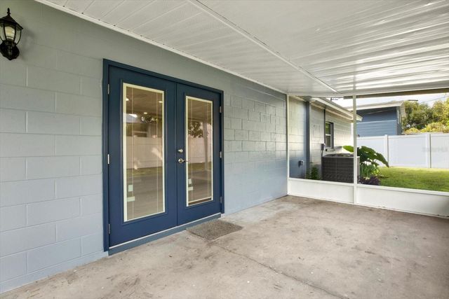 7505 W HENRY AVENUE, Tampa, FL 33615