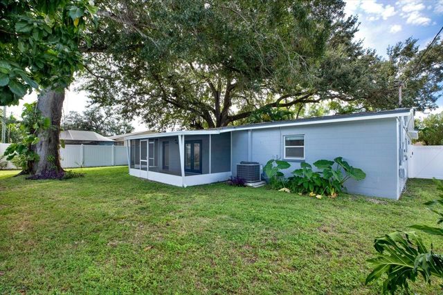 7505 W HENRY AVENUE, Tampa, FL 33615
