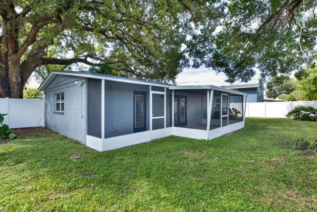 7505 W HENRY AVENUE, Tampa, FL 33615