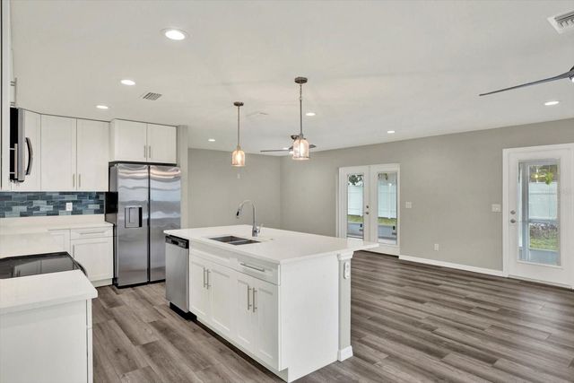7505 W HENRY AVENUE, Tampa, FL 33615