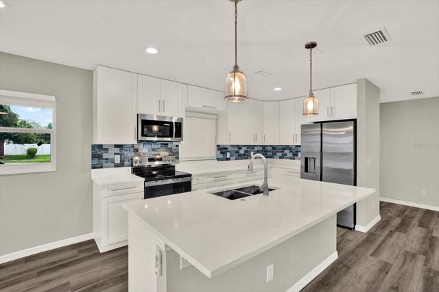 7505 W HENRY AVENUE, Tampa, FL 33615