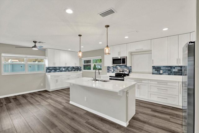 7505 W HENRY AVENUE, Tampa, FL 33615