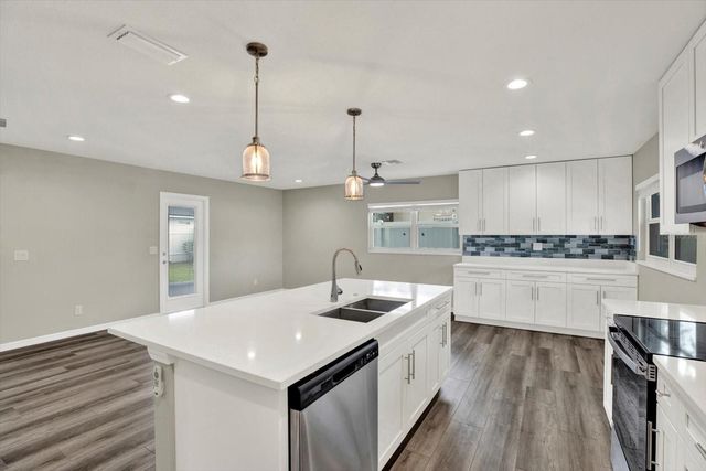 7505 W HENRY AVENUE, Tampa, FL 33615
