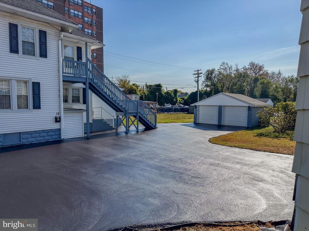 14 RAILROAD AVE, Penns Grove, NJ 08069