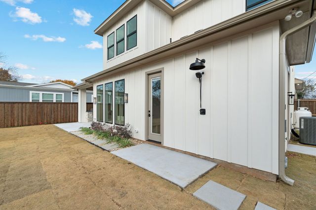 3812 E Port Ridglea Court, Granbury, TX 76049