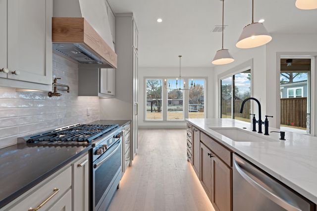 3812 E Port Ridglea Court, Granbury, TX 76049