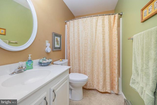 4321 NEW HAMPSHIRE DR, Harrisburg, PA 17112