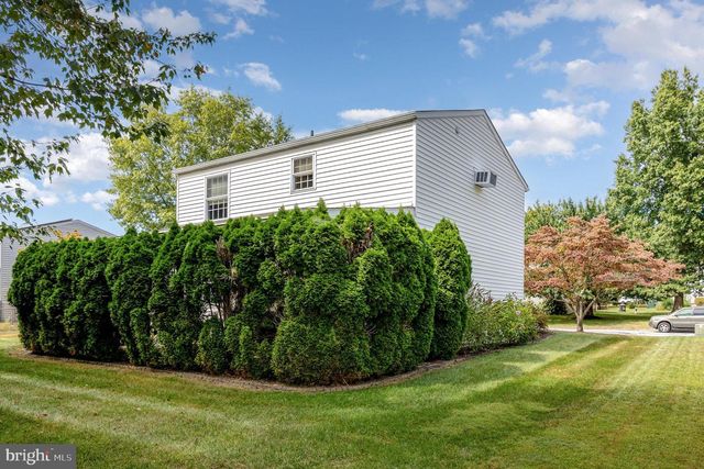 4321 NEW HAMPSHIRE DR, Harrisburg, PA 17112