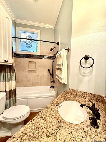 9528 Sawgrass Dr, Denham Springs, LA 70726