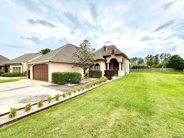9528 Sawgrass Dr, Denham Springs, LA 70726