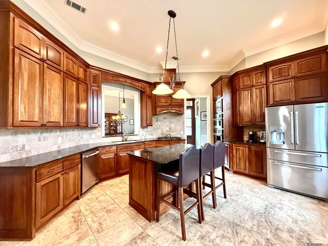 9528 Sawgrass Dr, Denham Springs, LA 70726