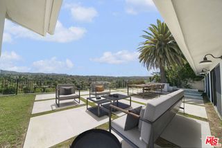 23500 Aetna Street, Woodland Hills, CA 91367