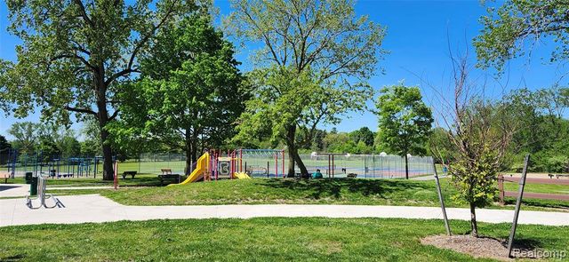 2700 Vendome Avenue, Rochester Hills, MI 48309