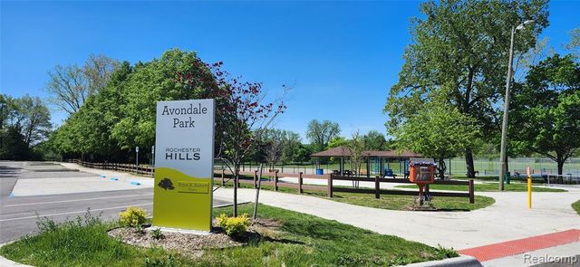 2700 Vendome Avenue, Rochester Hills, MI 48309