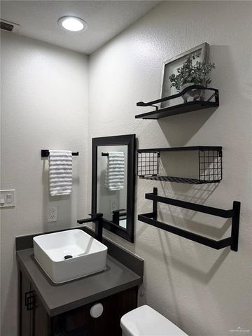 2017 Grambling Avenue, Mcallen, TX 78504