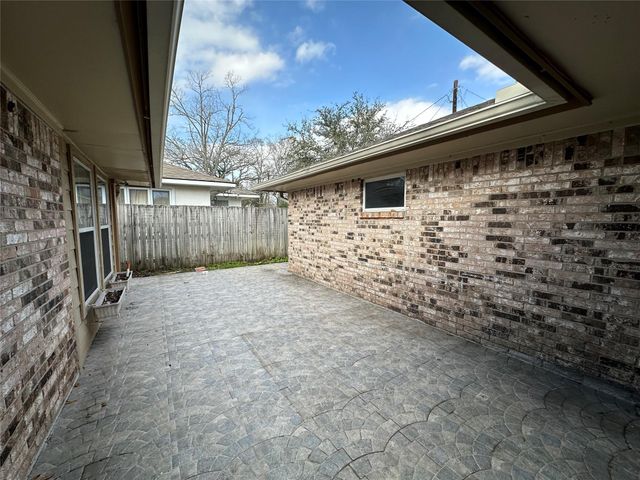 8522 Westview Drive, Houston, TX 77055
