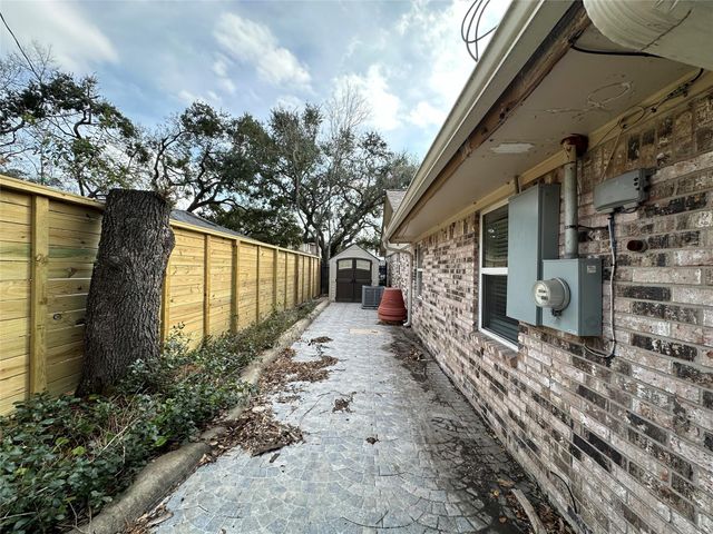 8522 Westview Drive, Houston, TX 77055
