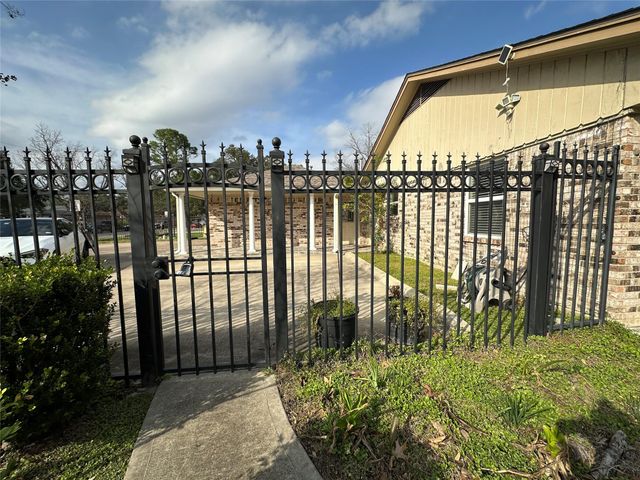 8522 Westview Drive, Houston, TX 77055