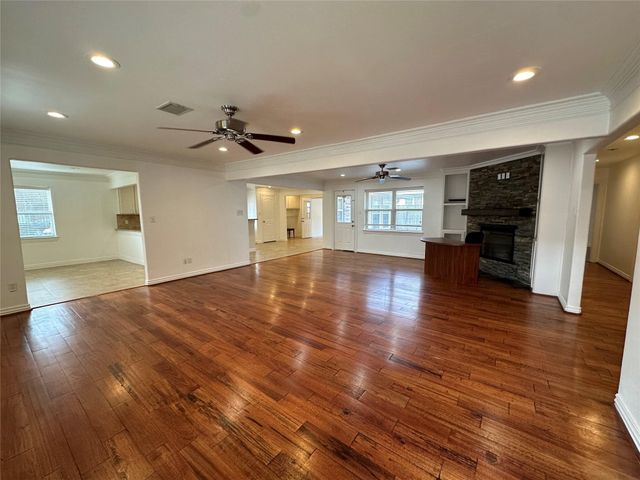 8522 Westview Drive, Houston, TX 77055